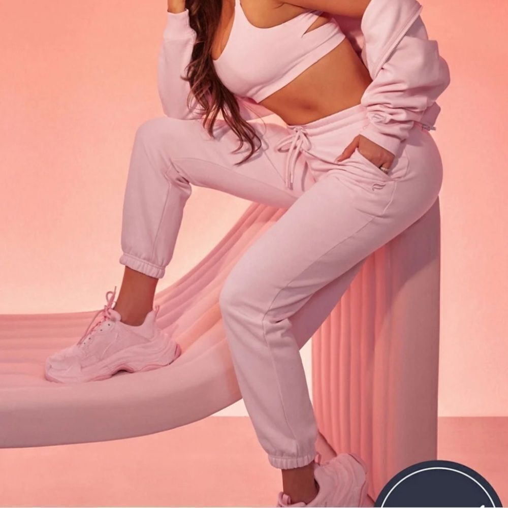 FABLETICS - Cozy Fleece Go-To Sweatpant in Sugar Pink